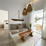Lyra Seafront , Paroikia Town Center Дом отдыха