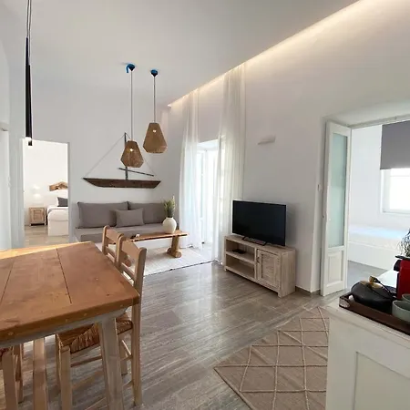 Lyra Seafront , Paroikia Town Center * Парос