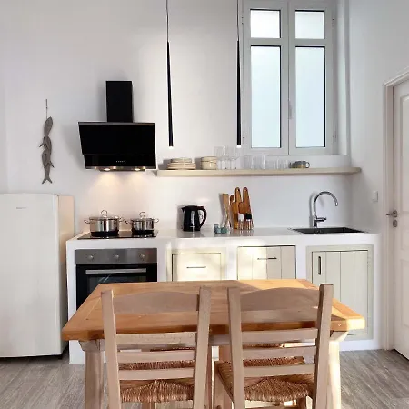 Lyra Seafront , Paroikia Town Center Дом отдыха